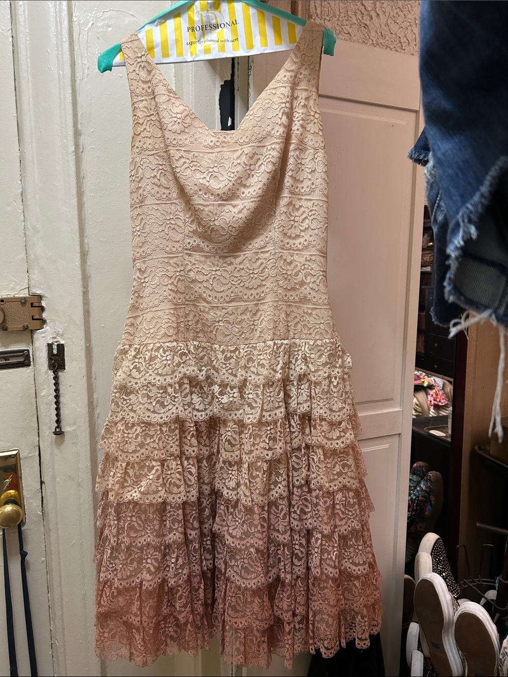 Vintage 1950s Sleeveless Lace Tiered Midi Dress in Blush Ombre